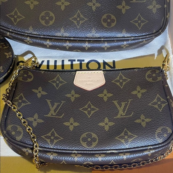 🌸SOLD🌸LIKE NEW LV MULTI POCHETTE ACCESSOIRES🌸 - Picture 5 of 17